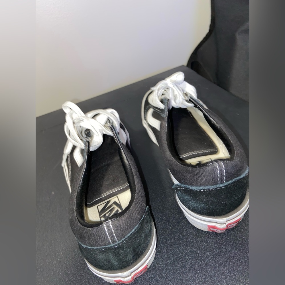 Vans - Picture 2 of 2